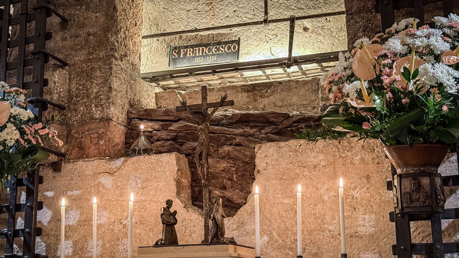 800. Todestag: Erstmals werden die Gebeine des Franz von Assisi öffentlich gezeigt