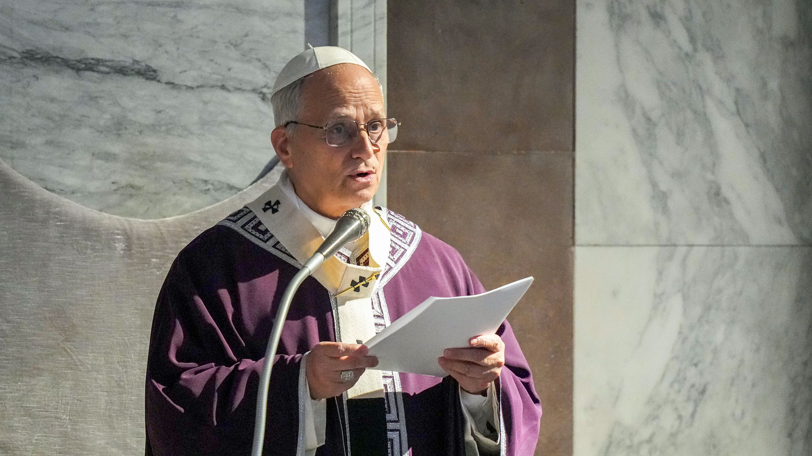 Papst Leo XIV. spricht bei einem Gottesdienst an Aschermittwoch, dem 18. Februar 2026, in der Basilika Santa Bild: Sabina all'Aventino in Rom (Italien). Lola Gomez/Pool/Romano Siciliani/KNA