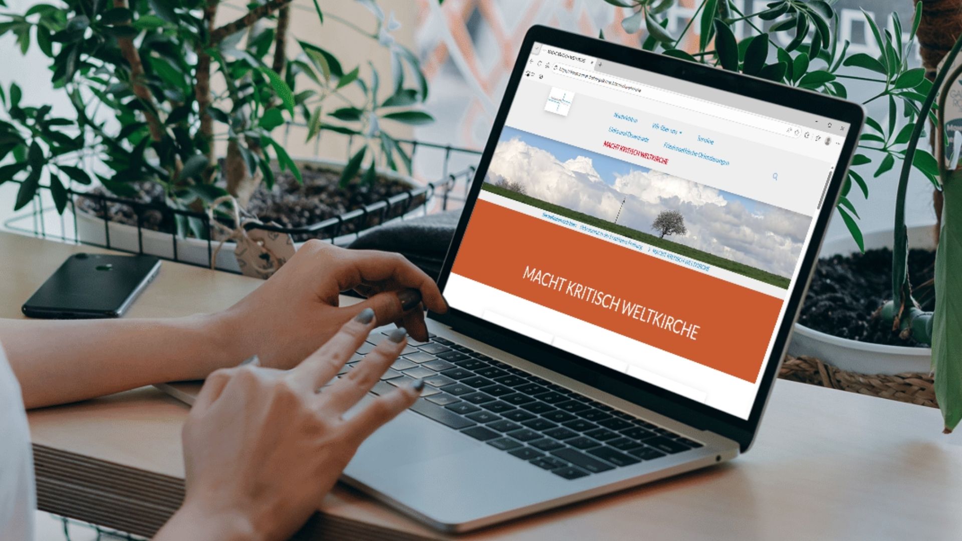 Neue Plattform lädt zu machtkritischem Blick auf Weltkirche ein