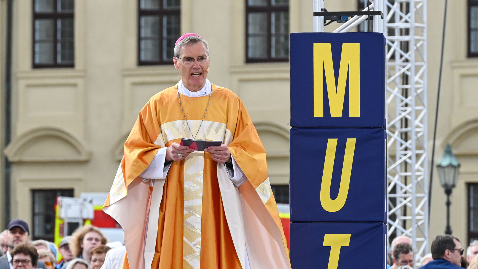 Bischof Wilmer: Kirche muss Brandherde dieser Welt löschen