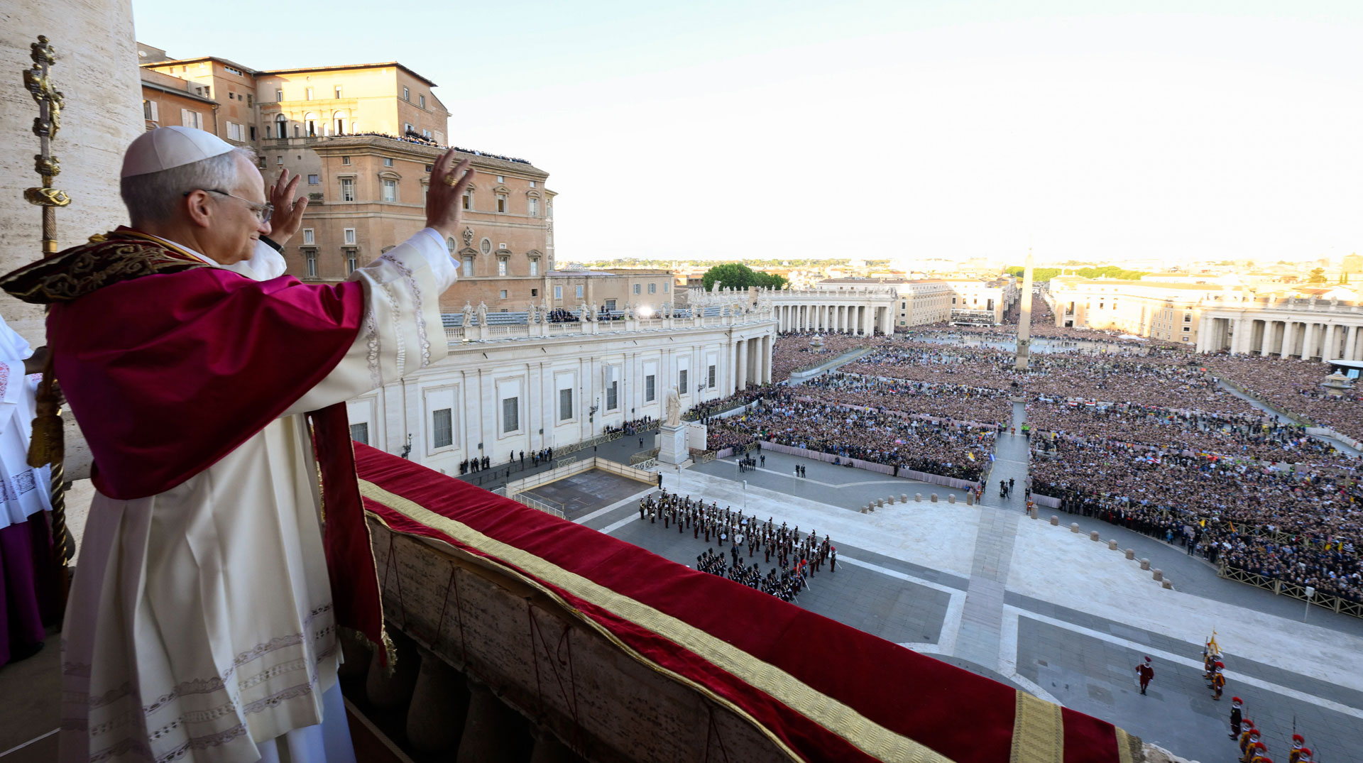 Papst Leo XIV. Robert Prevost auf der Loggia des Petersdoms im Vatikan. Bild: Vatican Media/Romano Siciliani/KNA