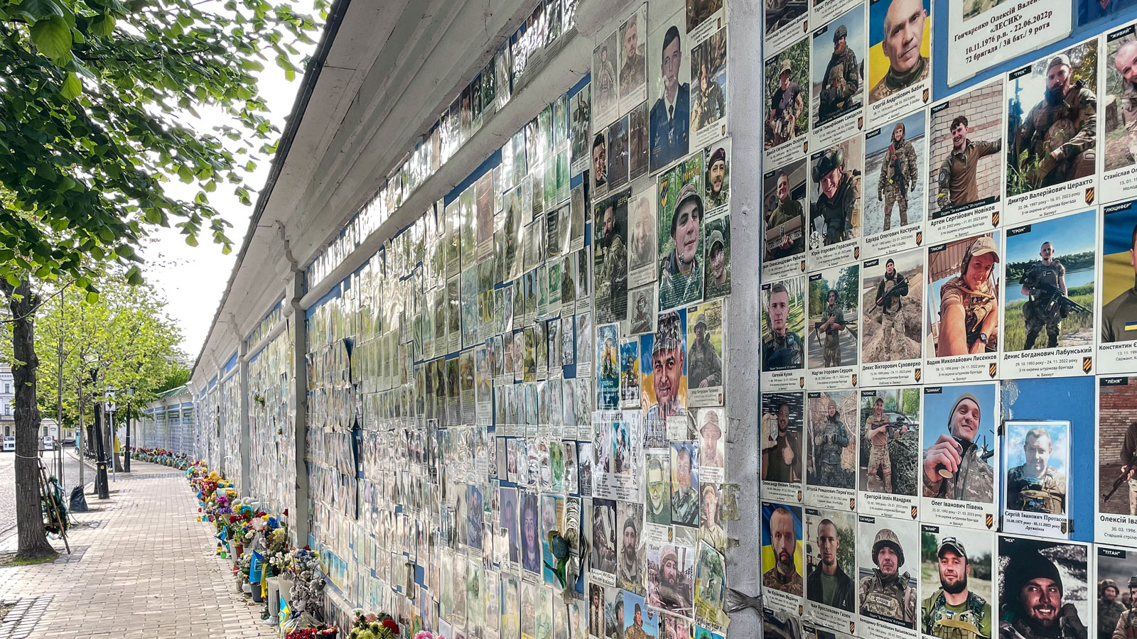 Papst-Gesandter Zuppi gedenkt gefallener ukrainischer Soldaten