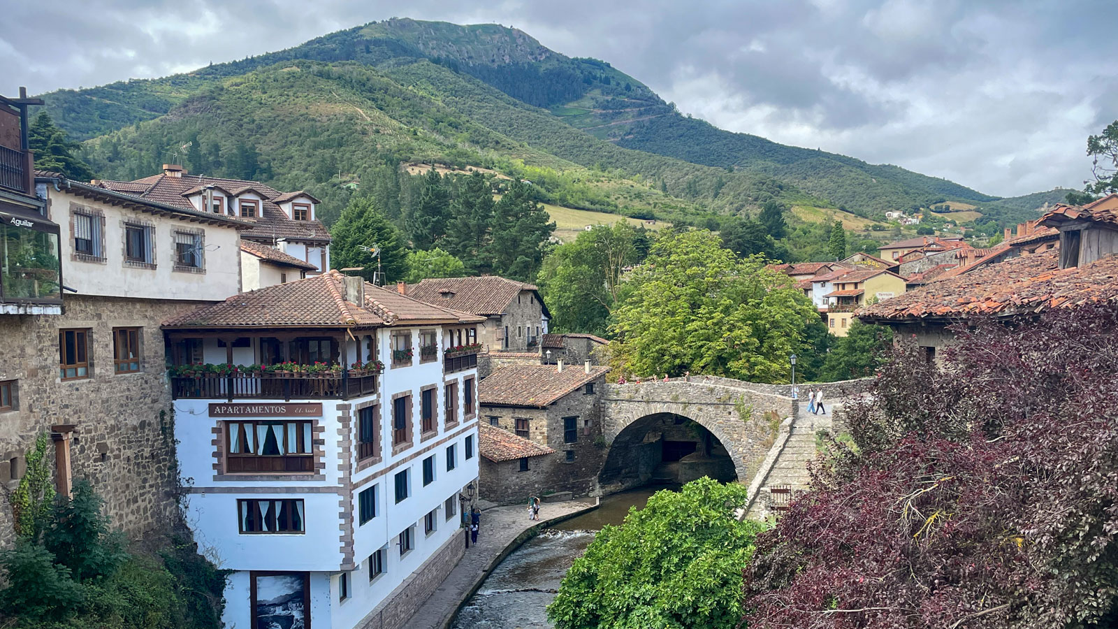 Rausgeputzt – der Pilgerweg Camino Lebaniego im Norden Spaniens wird noch grüner