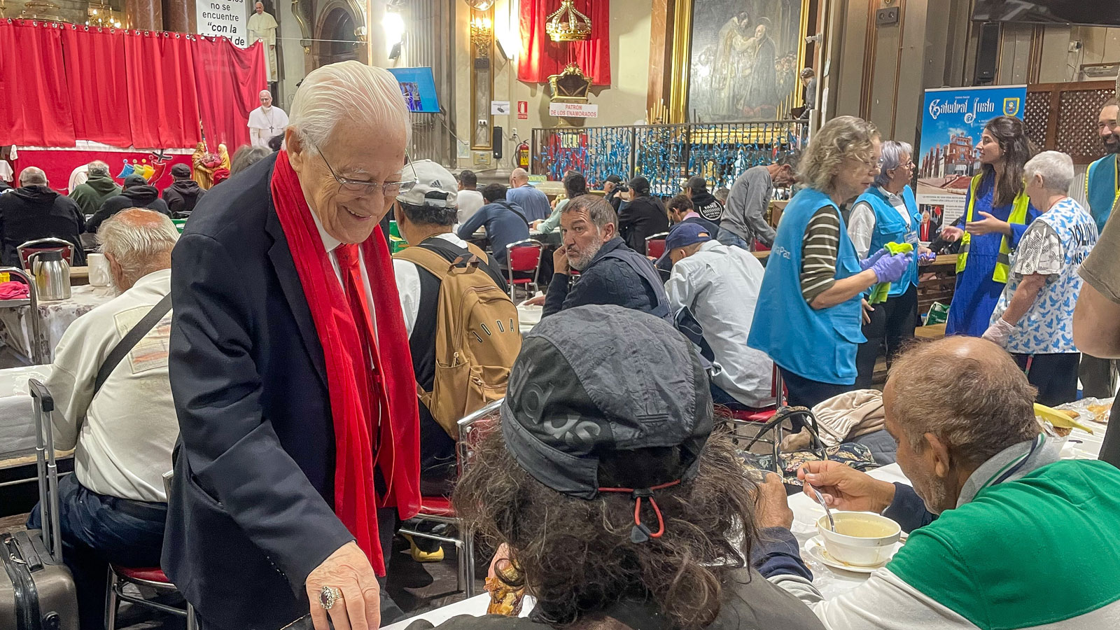 Tägliche Unterstützung für Hunderte Bedürftige – in der spanischen Kirche, die niemals schließt