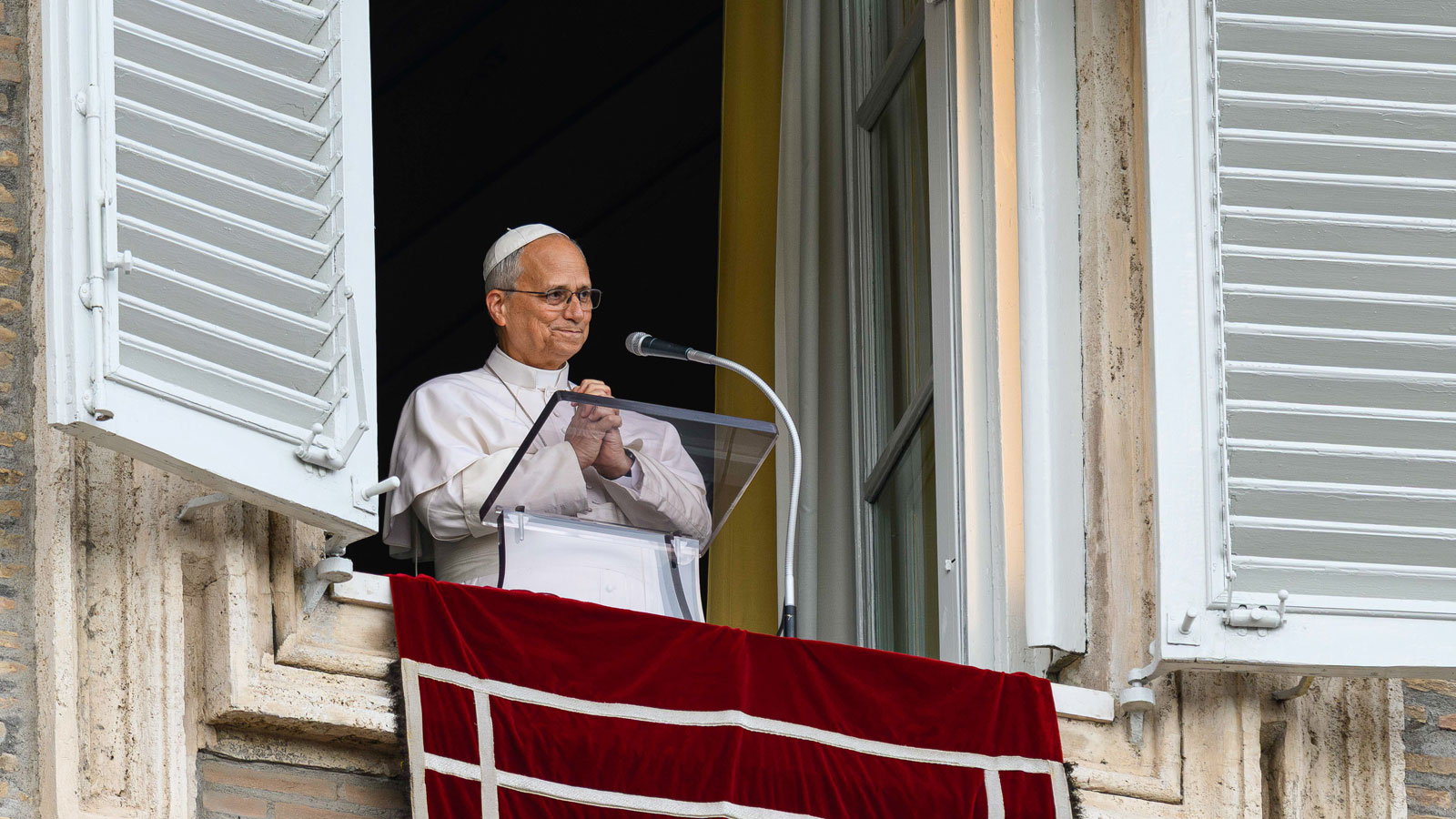 Nach seiner Krebs-OP wird Papst Leo auf dem Petersplatz gefeiert